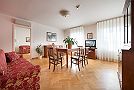 Appartement mit Ausblick auf PragerBurg Wohnzimmer